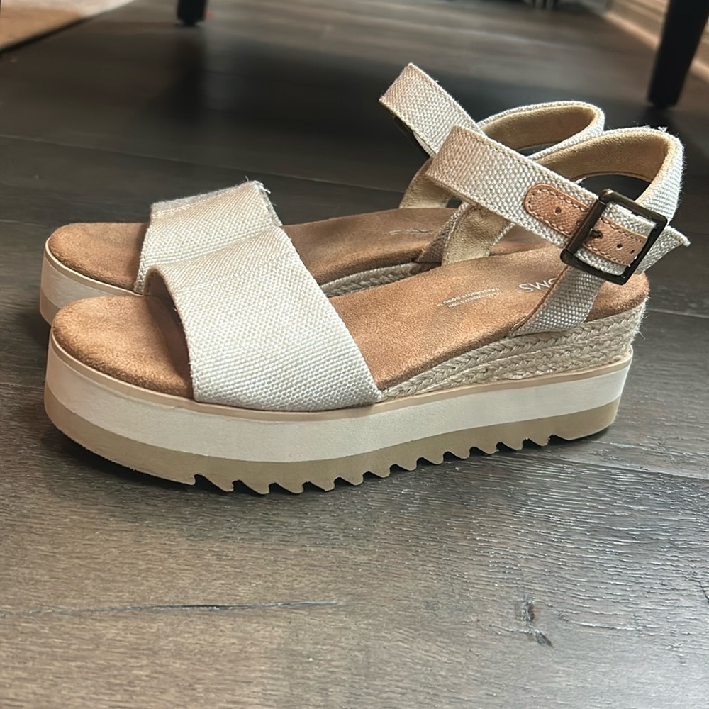 TOMS Diana Black Platform Wedge Sandal Espadrille Casual Shoes Size 6